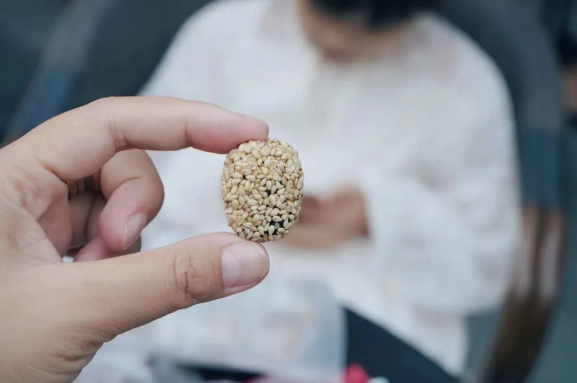 阿膠+紅棗養(yǎng)足氣血 一日吃仨?xiàng)椙啻翰伙@老 阿膠+紅棗養(yǎng)足氣血 一日吃仨?xiàng)椙啻翰伙@老