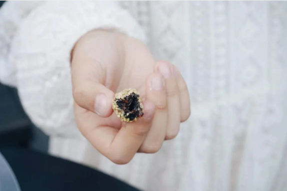 阿膠+紅棗養(yǎng)足氣血 一日吃仨?xiàng)椙啻翰伙@老 阿膠+紅棗養(yǎng)足氣血 一日吃仨?xiàng)椙啻翰伙@老