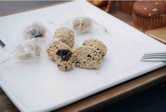 阿膠+紅棗養(yǎng)足氣血 一日吃仨?xiàng)椙啻翰伙@老 阿膠+紅棗養(yǎng)足氣血 一日吃仨?xiàng)椙啻翰伙@老