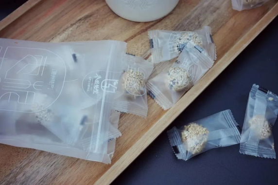 阿膠+紅棗養(yǎng)足氣血 一日吃仨?xiàng)椙啻翰伙@老 阿膠+紅棗養(yǎng)足氣血 一日吃仨?xiàng)椙啻翰伙@老