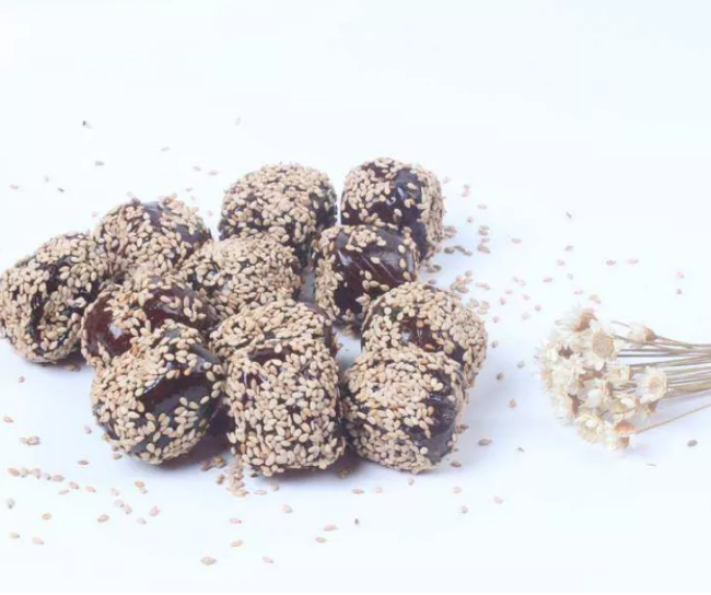 阿膠+紅棗養(yǎng)足氣血 一日吃仨?xiàng)椙啻翰伙@老 阿膠+紅棗養(yǎng)足氣血 一日吃仨?xiàng)椙啻翰伙@老