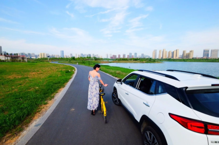 媳婦當車模